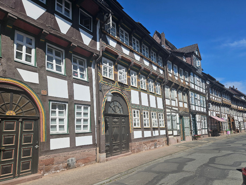 Grote poorten voor de Bierketels bij de huizen in Einbeck