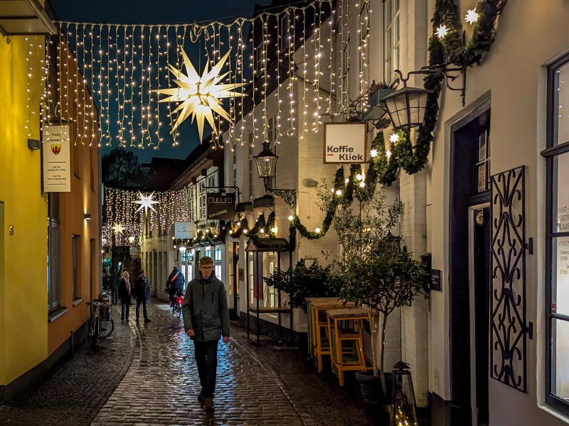 Ook de kleine winkelstraatjes in Oldenburg zijn sfeervol verlicht