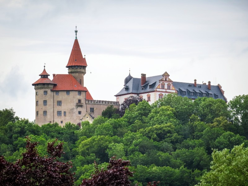 Veste Heldburg op een oude vulkaan buiten de stad
