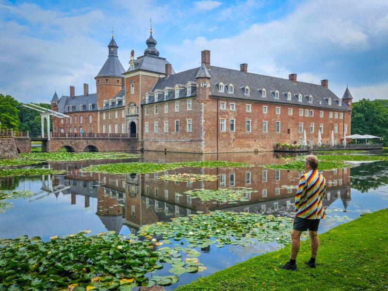 Patrick in het park rond waterburcht Anholt
