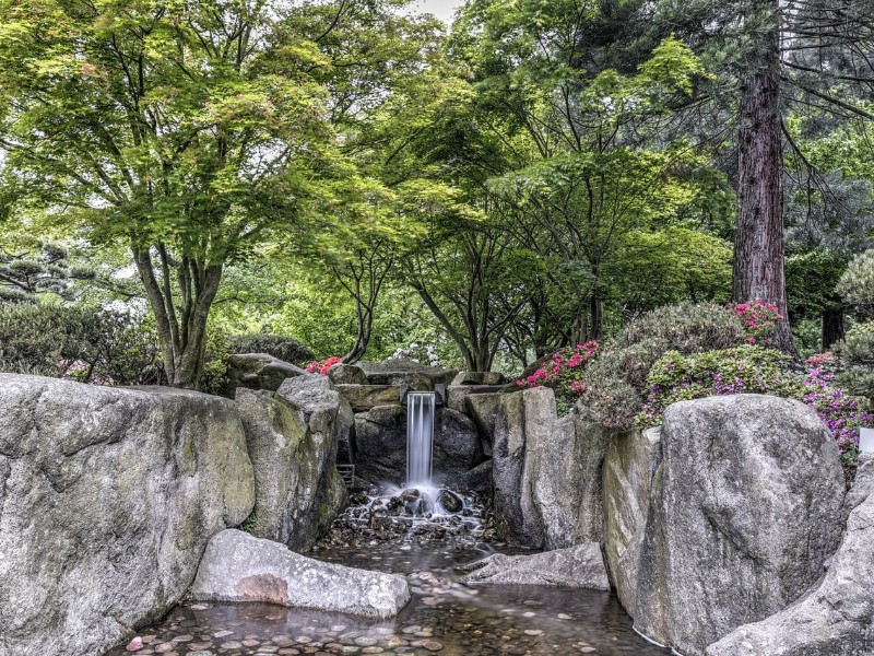 Waterval in de Botanische tuinen van Hamburg