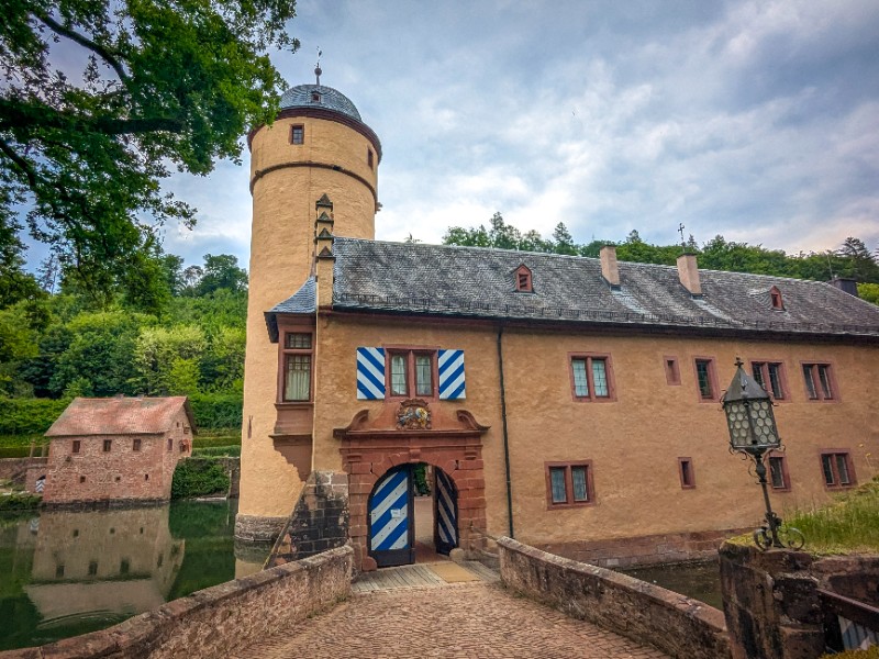 Zijkant van Slot Mespelbrunn